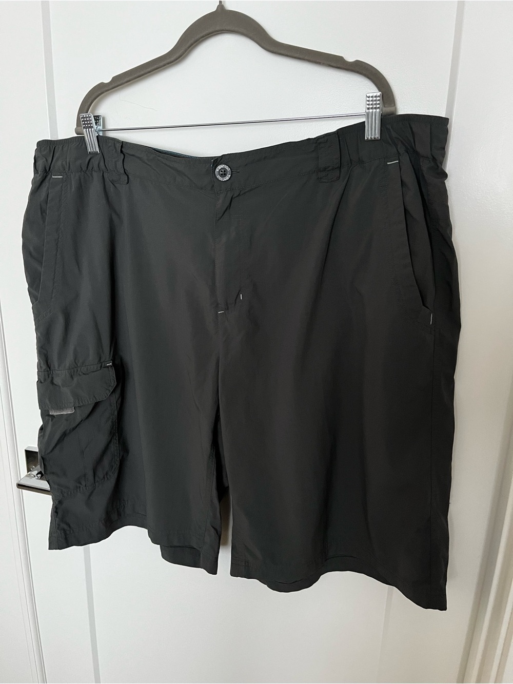 Columbia Black Men's Cargo Shorts with Side Flap Pocket Silver Ridge Utility